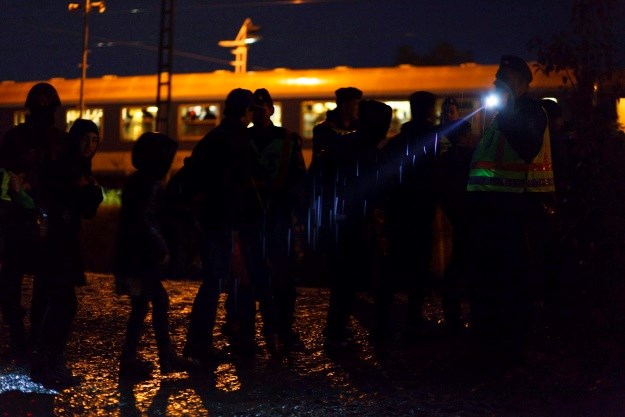 Mađarska zatvorila granice s Hrvatskom, razvučena bodljikava žica, stigli i vodeni topovi