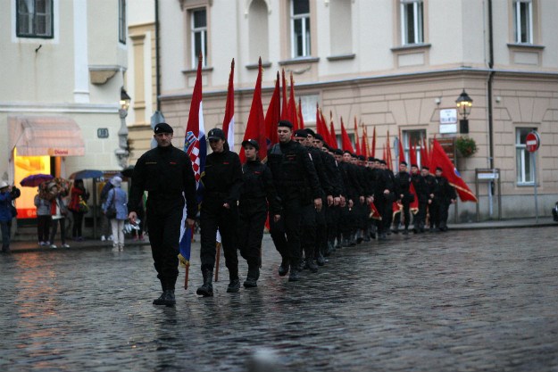 Pogledajte crnokošuljašku predstavu u režiji ratnog zločinca Branimira Glavaša