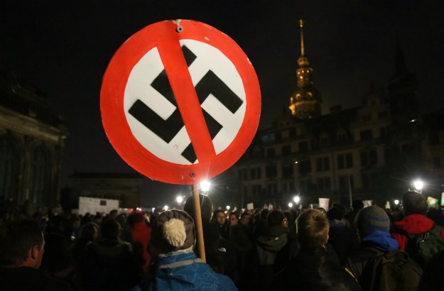 Deseci tisuća simpatizera i protivnika Pegide prosvjedovali u Dresdenu