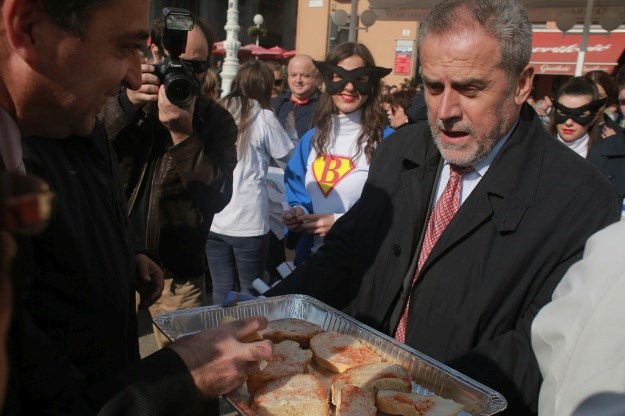 Bandić tjedan dana prije izbora snizio cijene ZET-a, parkinga, vode i čistoće