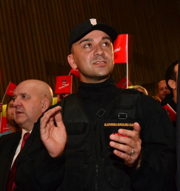 Salapić navukao crnu uniformu: "Tko misli da je Slavonska sokolska garda vojska, taj je glup"