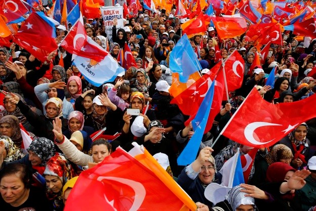 Počelo glasanje na prijevremenim parlamentarnim izborima u Turskoj