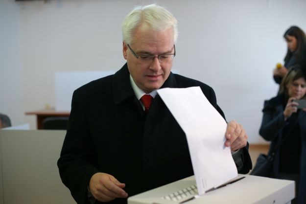 Josipović na biralištu: "Mislim da danas nećemo dobiti pobjednika"
