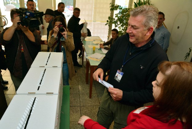 Ostojić glasao u Slavonskom Brodu: "Glasanje omogućeno i radnicima u izbjegličkim centrima"