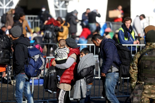 Migranti koji su htjeli ući u Hrvatsku zaustavljeni kod Šida