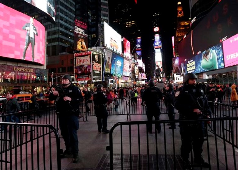 Strah od napada u New Yorku: Teško naoružana policija na svim lokacijama vezanim za UK