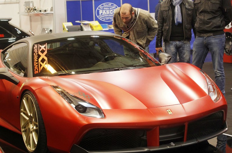 Trumpov Ferrari na dražbi prodan za 270.000 dolara