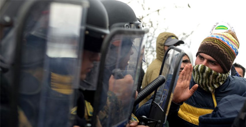 Kaos na granici: Makedonci suzavcem i omamljujućim granatama na izbjeglice