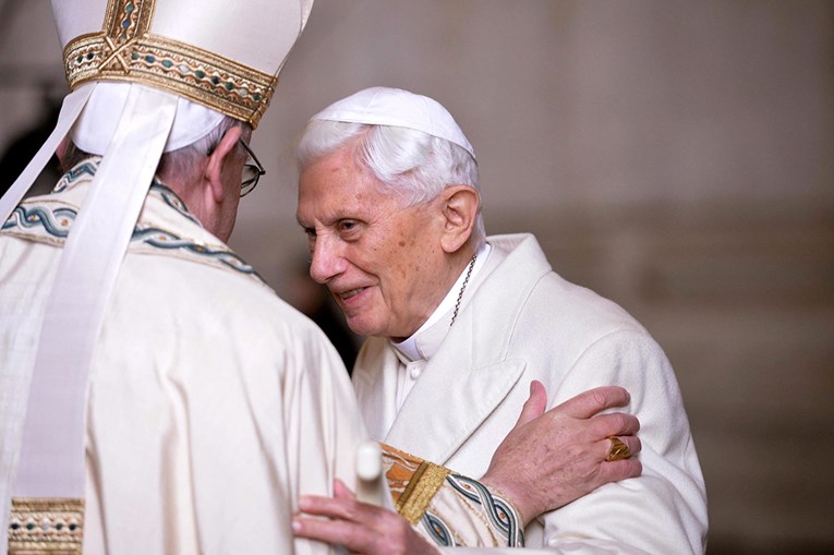 Papa Benedikt XVI., "skriven od svijeta", slavi 90. rođendan