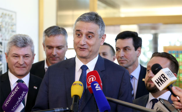 Je li Karamarko znao? Nasmiješen pred novinarima: "Bilo bi sjajno nastaviti pregovore s MOST-om"