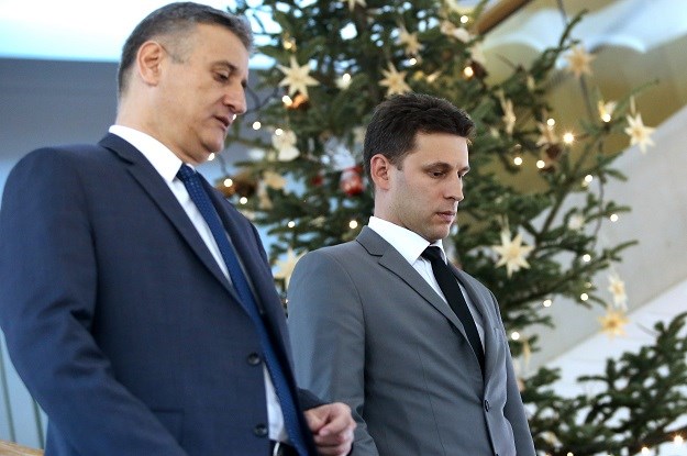 Petrov i Karamarko Kolindi pokazali 78 potpisa: "Imamo većinu, do sutra odluka o mandataru"