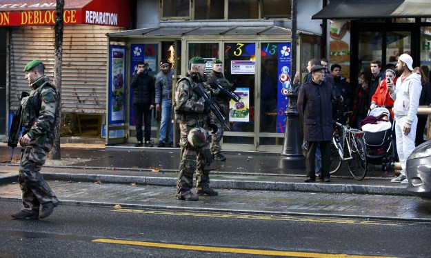 Ubijen napadač na policijsku postaju u Parizu: Vikao je Allahu Akbar, nosio lažni samoubilački pojas