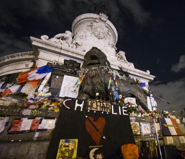 Novinar i policajke na sudu jer su prerano objavili tko je napadač na Charlie Hebdo