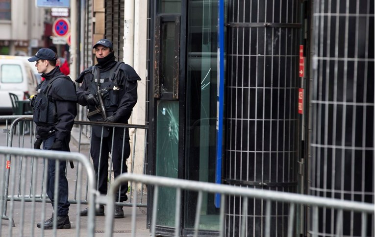 Napadnut vojnik u Parizu, napadač uzvikivao ime Alaha
