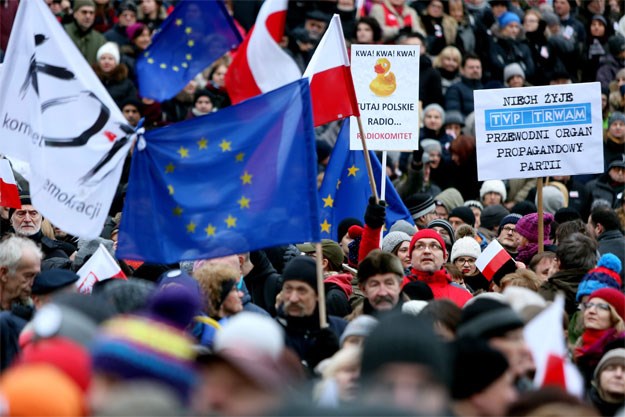 Ustanak Poljaka protiv vlade koja želi kontrolirati javne medije: "NE cenzuri"