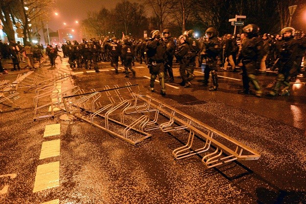 Žestok sukob policije i prosvjednika u Nizozemskoj, građani ne žele migrante u blizini