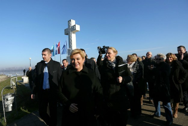 GALERIJA Kolinda prošetala Vukovarom, kritizirala odnos prošlih vlada prema Gradu heroja