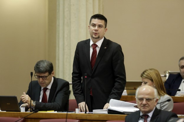 Hajduković predao potpise za predsjedničku kandidaturu u SDP-u uvjeren da će ući u drugi krug