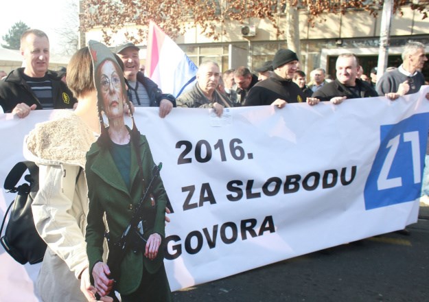 Šatoraši blokirali Savsku, vikali "Za dom spremni": Na prosvjedu protiv gašenja Z1 preko 5.000 ljudi