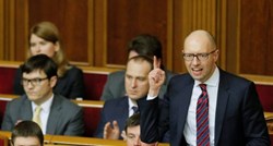Premijer Ukrajine u izravnom televizijskom prijenosu podnio ostavku