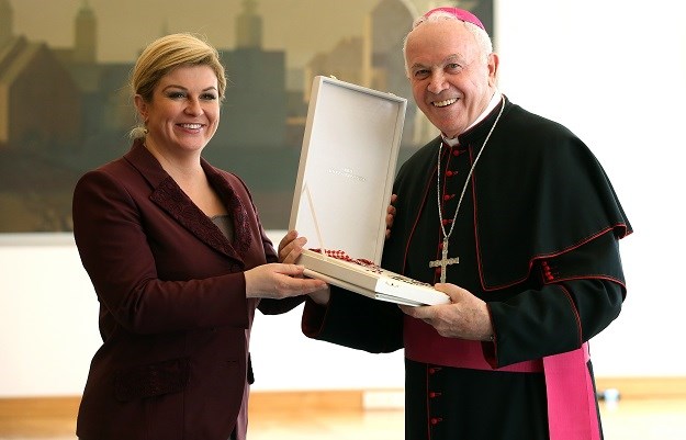 Kolinda odlikovala biskupa Jezerinca