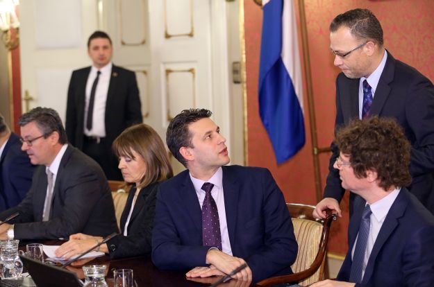 Sanader počeo, Milanović nastavio, Orešković usavršio: Nema više novinarskih pitanja ministrima
