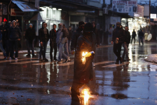Kosovo: Maskirani napadači bacili Molotovljev koktel na ured predsjednika
