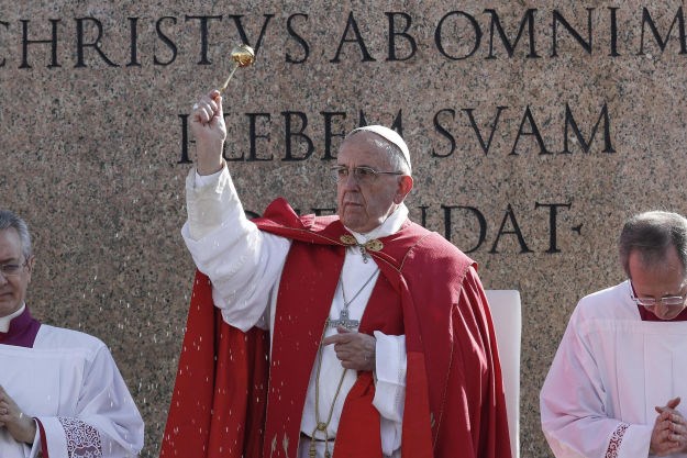 Papa u Rimu predvodi Križni put uz iznimne mjere sigurnosti