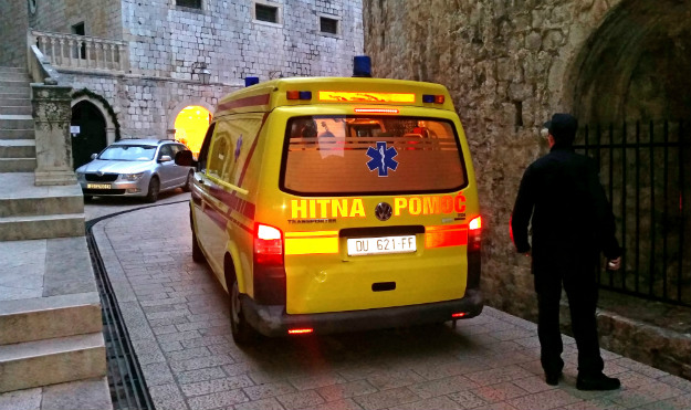 Pustio plin, imao i upaljač: Dubrovčanina koji je prijetio plinskim bocama policija svladala silom