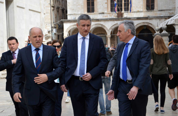 Karamarko: Ne razmišljamo o uvođenju radnog vremena od devet sati