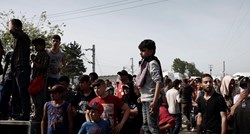 Idomeni u kaosu: Migranti kamenovali kombi grčke policije, oni ih brzo rastjerali