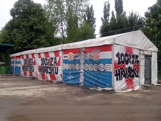 Šator iz Savske u Vukovaru iako se lokalni veterani protive: "Pošaljite novce za Vodotoranj"
