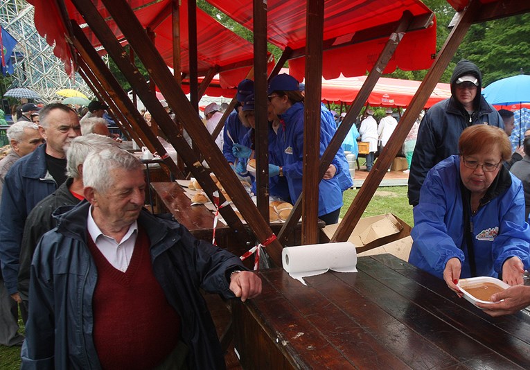 Praznik rada kao priprema za lokalne izbore: U Maksimiru pripremljeno 60.000 porcija graha
