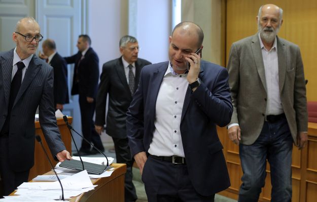 Sabor i danas zasjedanje počeo stankom: "Ma koja stanka, ionako niš´ ne delate"
