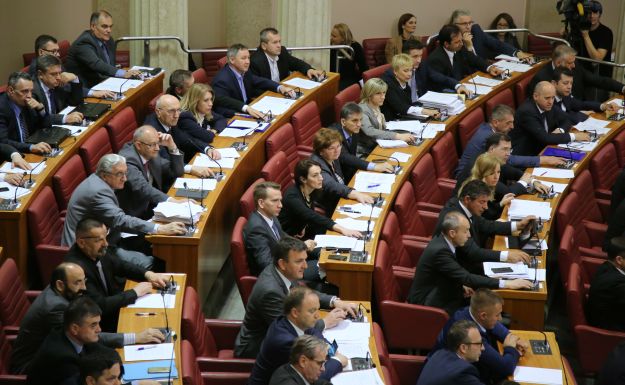 Kandidati za ustavne suce više od dva sata čekali u hodniku zbog glasanja u Saboru