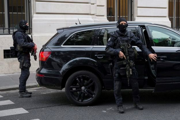 Nizozemska policija uhitila terorista s kalašnjikovom