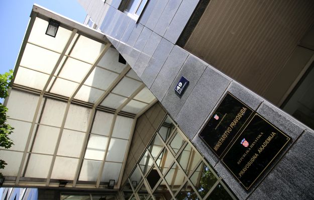 Pred Ministarstvom pravosuđa prosvjedovale "žrtve" austrijskih kreditnih zadruga