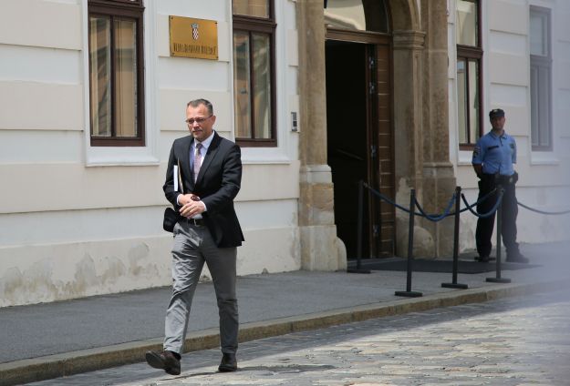 Već tri mjeseca Inspekcija pokušava utvrditi radi li se u Hasanbegovićevom ministarstvu po zakonu