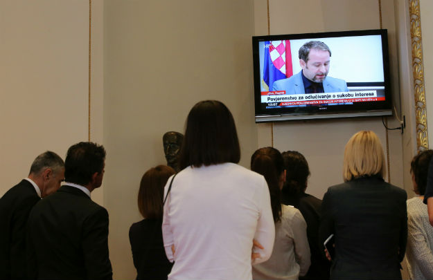 FOTO Napetost na vrhuncu: Pogledajte kako se u Saboru pratila odluka o Karamarku