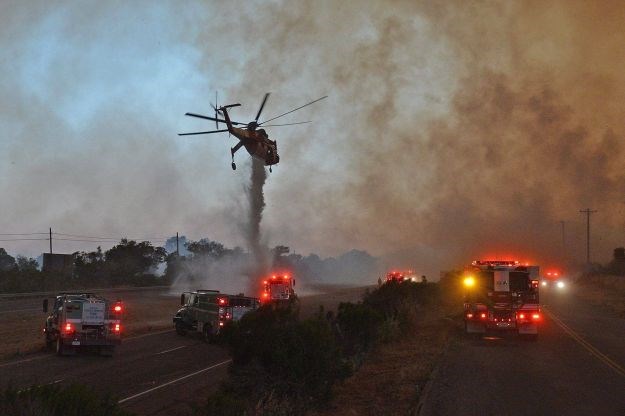 Veliki požar u Kaliforniji: Vatrogasci se neuspješno bore s vatrom, proglašeno izvanredno stanje