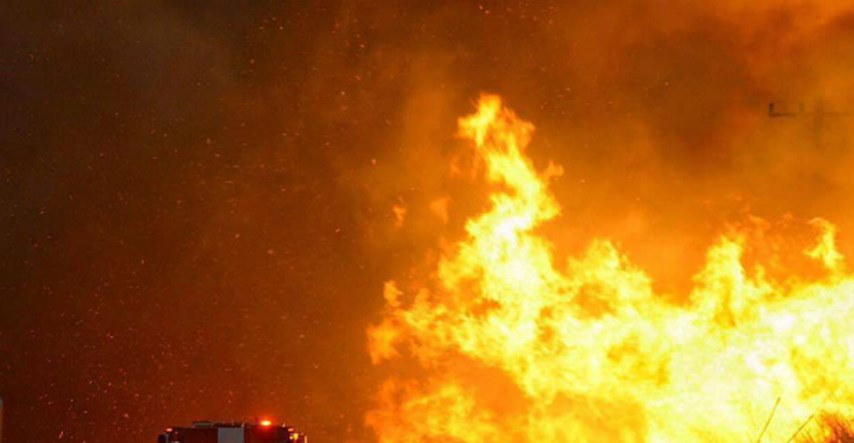 FOTO Tisuće američkih vatrogasaca bore se s katastrofalnim požarima u dvije savezne države