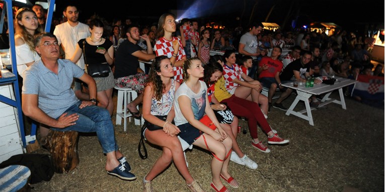 VIDEO Hrvatski navijači u 120 minuta od euforije do očaja
