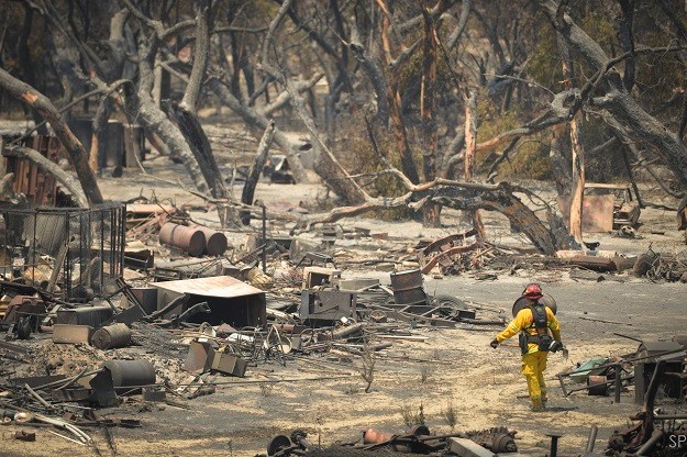 Golemi požar razara središnju Kaliforniju: Dvoje mrtvih, vrijeme samo pogoršava situaciju