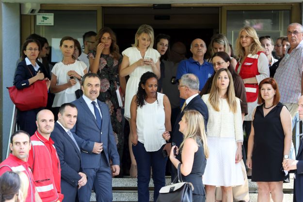 Prvi migranti stigli u Zagreb, dočekao ih Orepić: "Selam aleikum, dobrodošli u Hrvatsku"