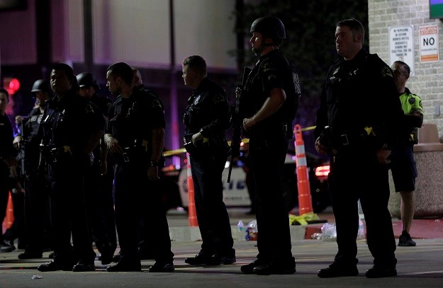 Policija u Dallasu primila anonimnu prijetnju, čuvaju ih specijalci i oklopna vozila