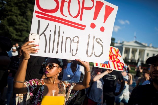 Tisuće u SAD-u prosvjeduju zbog policijske brutalnosti prema crncima