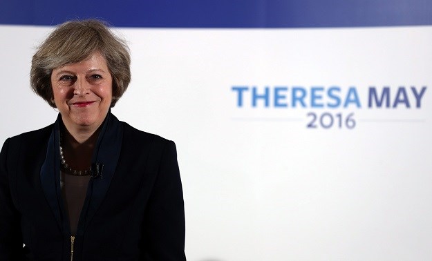 Cameron će u srijedu podnijeti ostavku, a zatim šefica Vlade postaje Theresa May