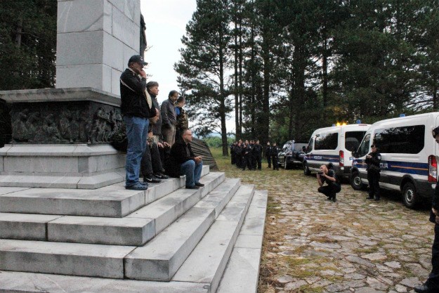 OPERACIJA IZVRŠENA Specijalna policija uklonila šator A-HSP iz Donjeg Srba