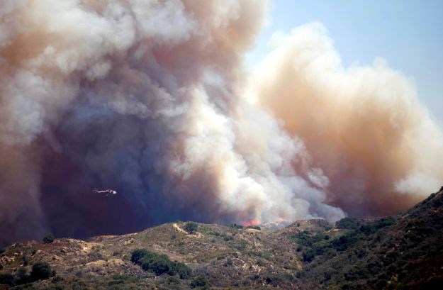 Požari u SAD-u: Više od 1600 vatrogasaca ne terenu, vatra prijeti naseljima sjeverno od Los Angelesa
