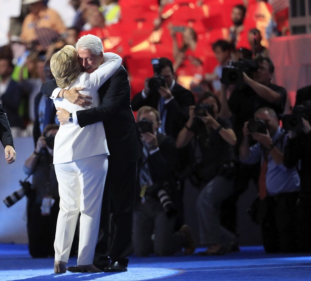 Hillary i Bill Clinton svojim predavanjima ove godine zaradili 10 milijuna dolara